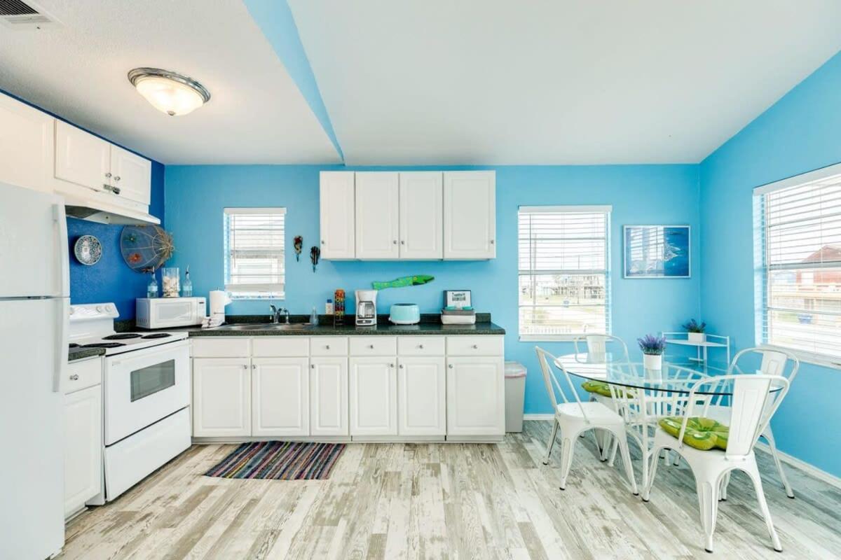 Fun in the Sun! Cozy Beach Pad w/ Gulf Views & Easy Access to the Sand! Surfside Beach Zewnętrze zdjęcie